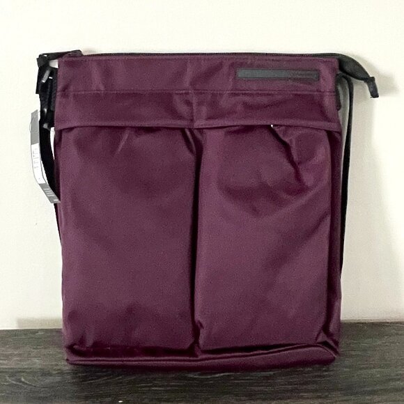 *NWT* Tahari Hobo Handbag - Picture 1 of 5